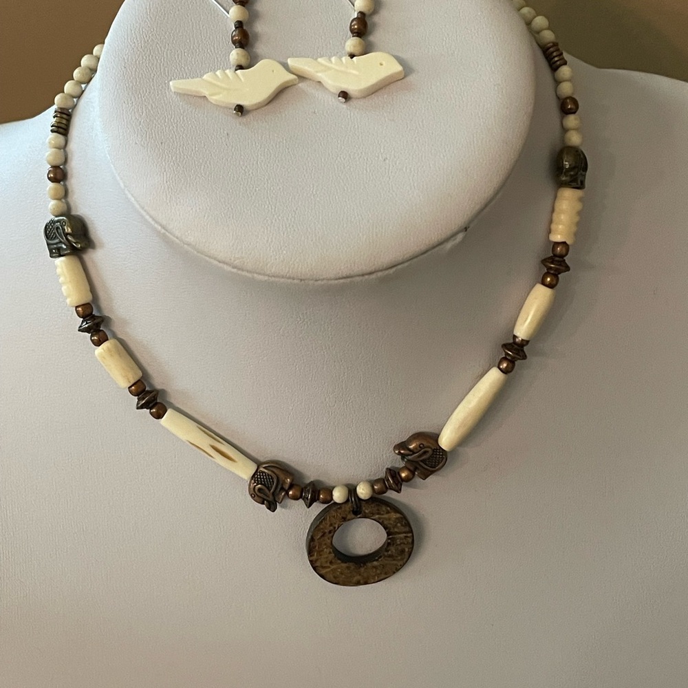 Elegant necklace and earrings copper Accents